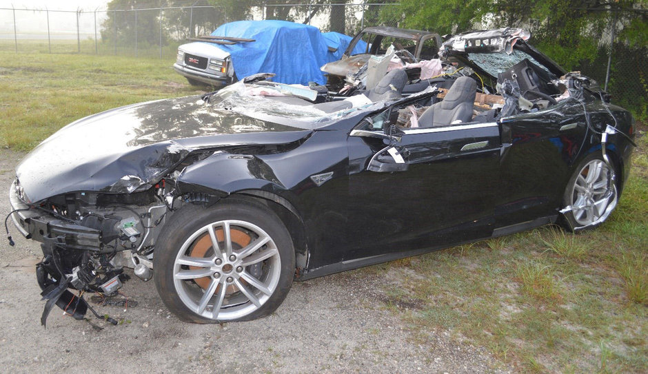 Tesla Model S implicata in accidentul mortal