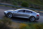 Tesla Model S in lumea reala