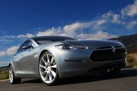 Tesla Model S in lumea reala