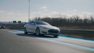 Tesla Model S ne reaminteste ca stie sa se conduca si parcheze de una singura