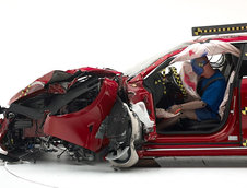 Tesla Model S si BMW i3 testate de IIHS