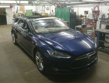 Tesla Model S tranformata in break