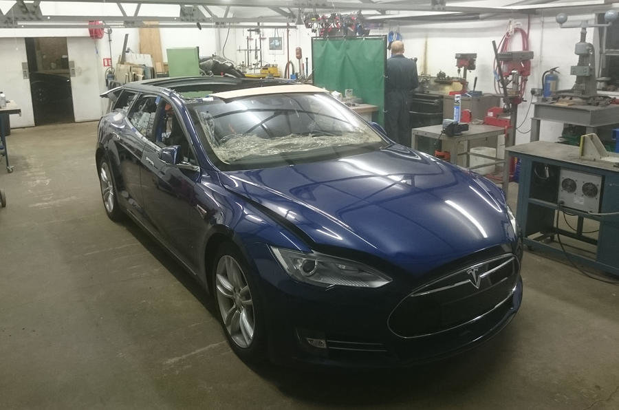 Tesla Model S tranformata in break