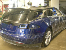 Tesla Model S tranformata in break