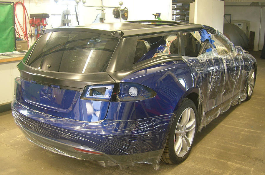 Tesla Model S tranformata in break