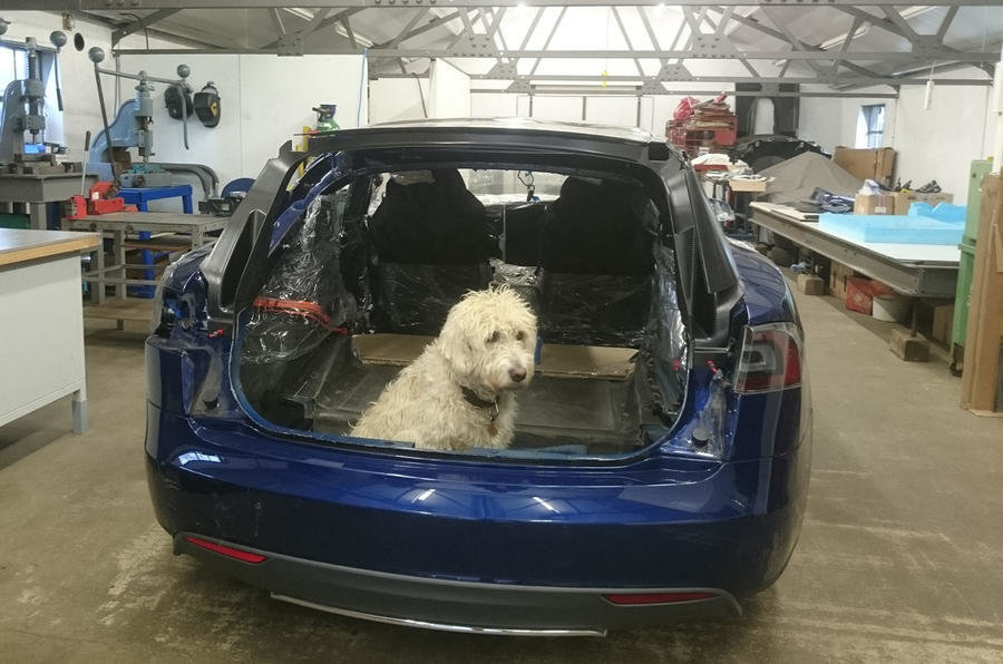 Tesla Model S tranformata in break