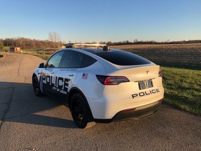 Tesla Model Y de politie