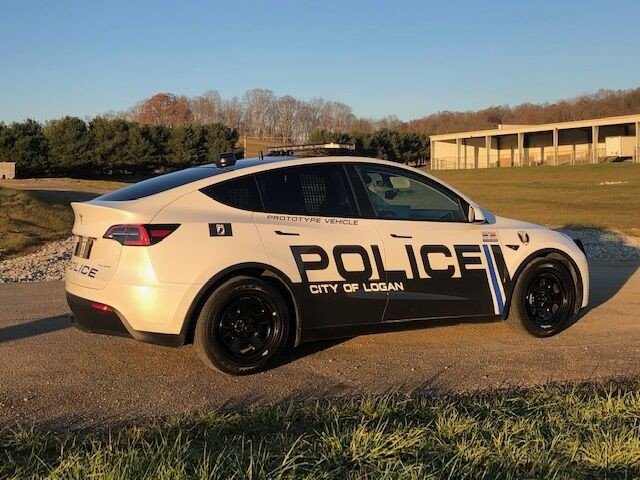 Tesla Model Y de politie