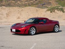 Tesla Roadster 2.5 cu 18.637 de kilometri la bord