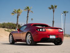 Tesla Roadster 2.5 cu 18.637 de kilometri la bord