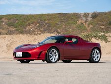 Tesla Roadster 2.5 cu 18.637 de kilometri la bord