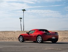 Tesla Roadster 2.5 cu 18.637 de kilometri la bord