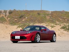 Tesla Roadster 2.5 cu 18.637 de kilometri la bord