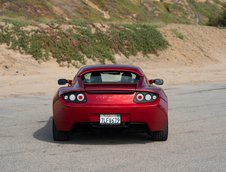 Tesla Roadster 2.5 cu 18.637 de kilometri la bord