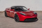 Tesla Roadster cu 15.572 de kilometri la bord