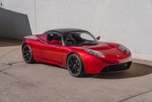 Tesla Roadster cu 15.572 de kilometri la bord