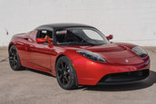 Tesla Roadster cu 15.572 de kilometri la bord