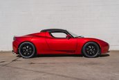 Tesla Roadster cu 15.572 de kilometri la bord