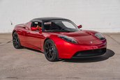 Tesla Roadster cu 15.572 de kilometri la bord