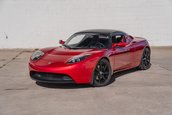 Tesla Roadster cu 15.572 de kilometri la bord