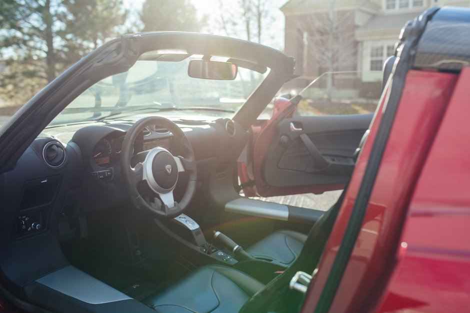 Tesla Roadster cu 2.121 de kilometri