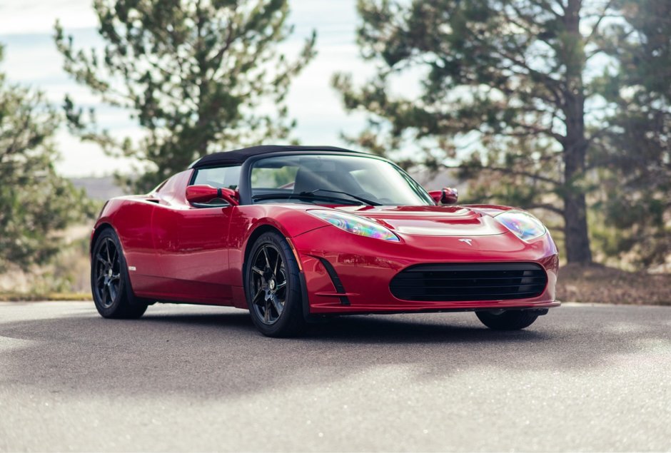 Tesla Roadster cu 2.121 de kilometri