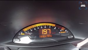 Test de acceleratie cu Honda S2000, japoneza care scoate 240 CP dintr-un motor aspirat de numai doi litri