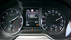 Test de acceleratie cu prima Skoda Octavia in trei cilindri. Uite cat de rapida e masina ceha in versiunea 1.0 TSI