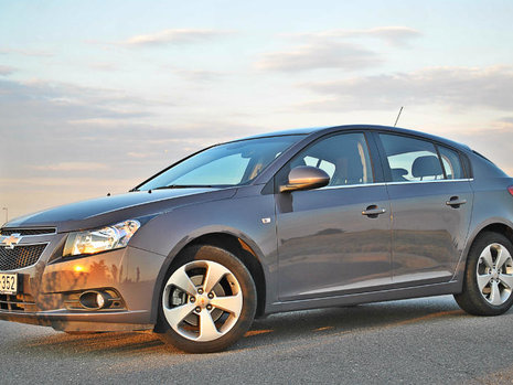 Test Drive 4Tuning: Chevrolet Cruze hatchback, plurivalent absolut