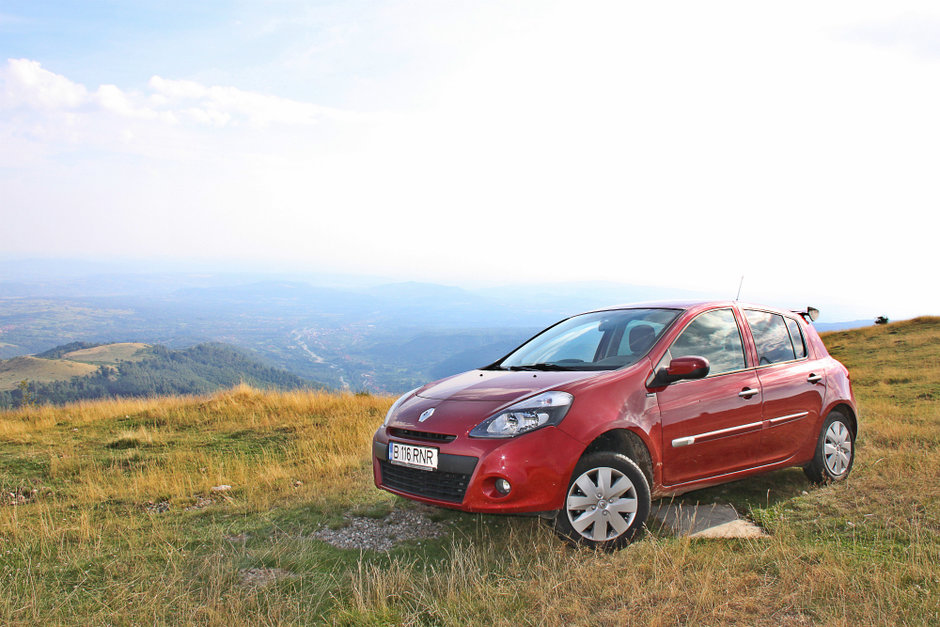 Test Drive 4tuning: Renault Clio Yahoo! - mai economic decat prevede legea