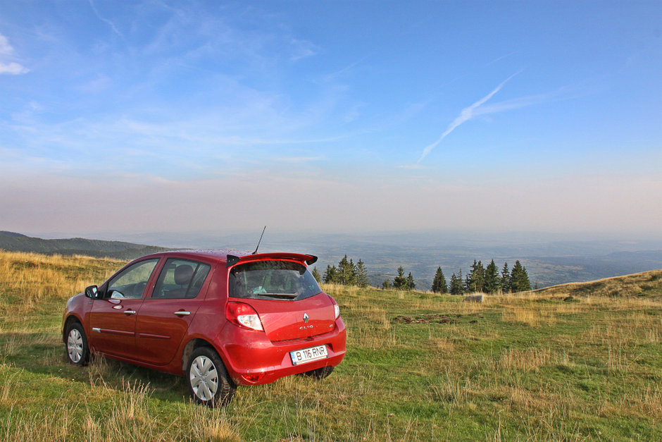 Test Drive 4tuning: Renault Clio Yahoo! - mai economic decat prevede legea