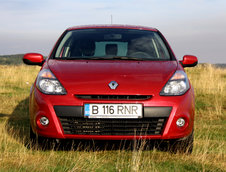 Test Drive 4tuning: Renault Clio Yahoo! - mai economic decat prevede legea