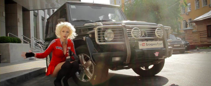 Test drive cu un iepuras Playboy si un Mercedes G500 Test drive cu un iepuras Playboy si un Mercedes G500