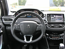 Test Drive Peugeot 208 HDi: ce inseamna o masina completa