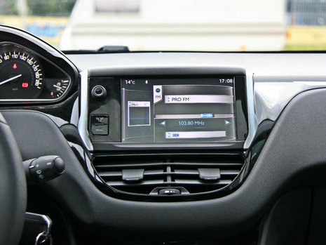 Test Drive Peugeot 208 HDi: ce inseamna o masina completa
