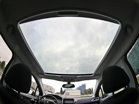 Test Drive Peugeot 208 HDi: ce inseamna o masina completa