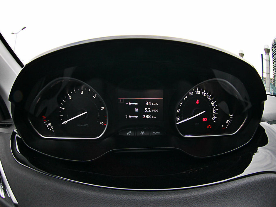 Test Drive Peugeot 208 HDi: ce inseamna o masina completa