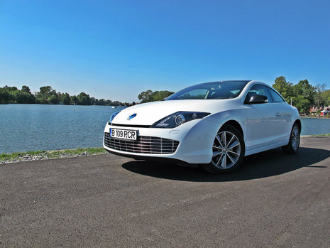 Test Drive Renault Laguna Coupe: Gavroche la costum elegant