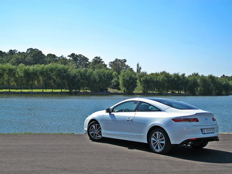 Test Drive Renault Laguna Coupe: Gavroche la costum elegant