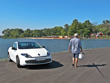 Test Drive Renault Laguna Coupe: Gavroche la costum elegant
