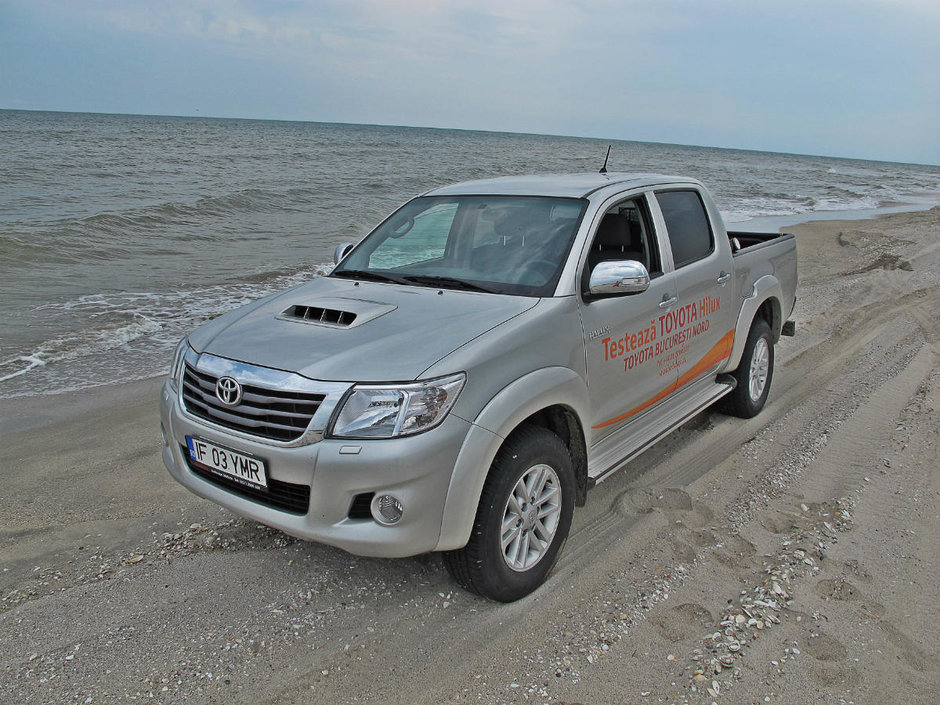 Test Drive Toyota Hilux: viata fara limite si reguli