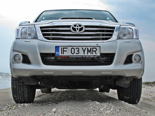 Test Drive Toyota Hilux: viata fara limite si reguli