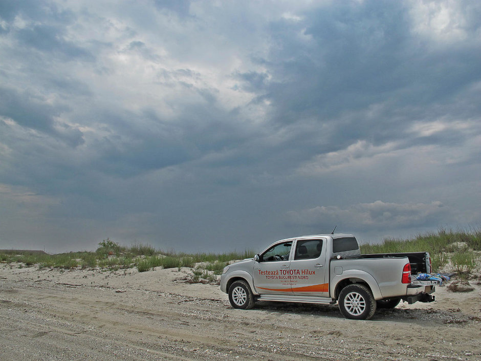 Test Drive Toyota Hilux: viata fara limite si reguli