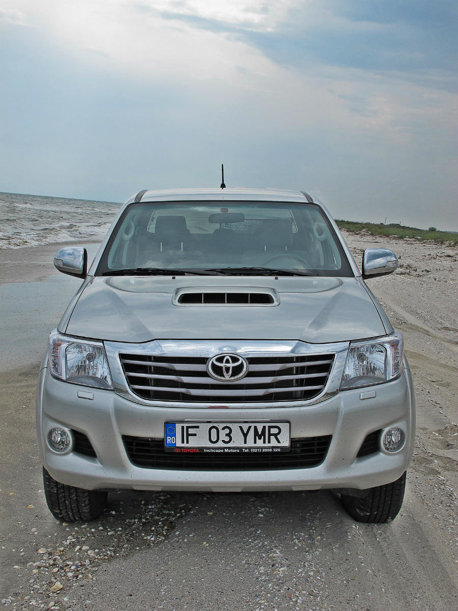 Test Drive Toyota Hilux: viata fara limite si reguli