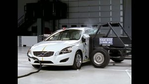 Test IIHS Volvo S60