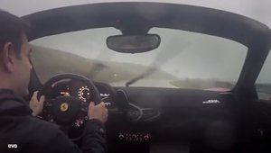 Test pe ploaie cu cel mai puternic Ferrari spider din istorie