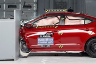 Teste de coliziune Hyundai Elantra