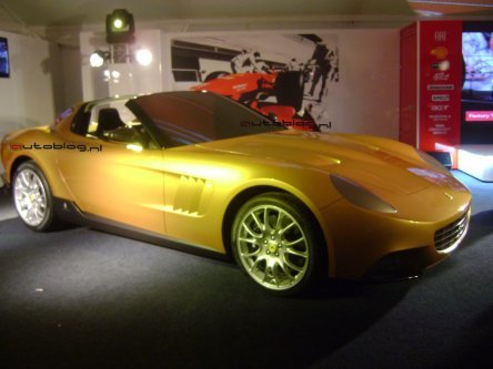 The Golden Ferrari tunat de Pininfarina The Golden Ferrari tunat de Pininfarina