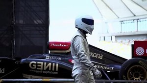 The Stig face bungee-jumping cu masina de Formula 1