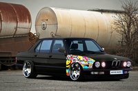 Click image for larger version

Name:	10mircea_silvyu_bmw_e28.jpg
Views:	61
Size:	710.4 KB
ID:	2774381